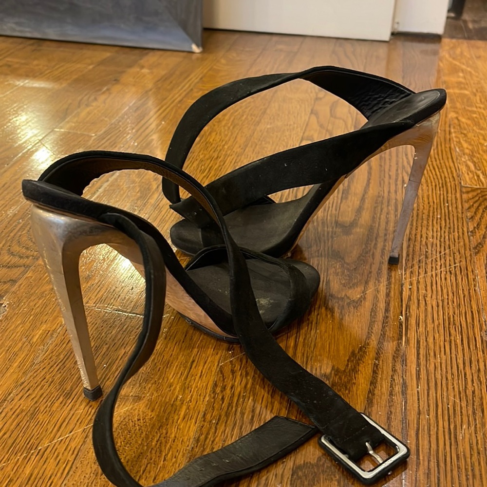 Giuseppe Zanotti size 39 heel sandals